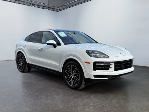 Used 2024 Porsche Cayenne Coupe AWD/4WD image 3