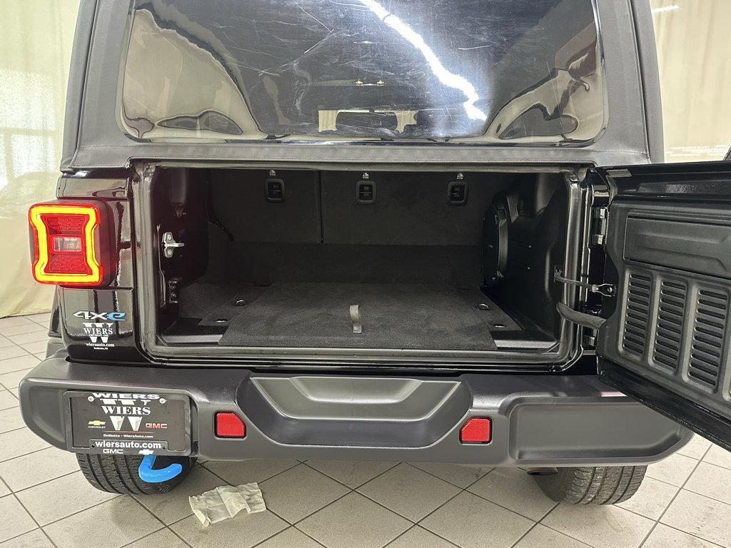 Used 2023 Jeep Wrangler Unlimited Sahara w/ Cold Weather Group AWD/4WD image 8