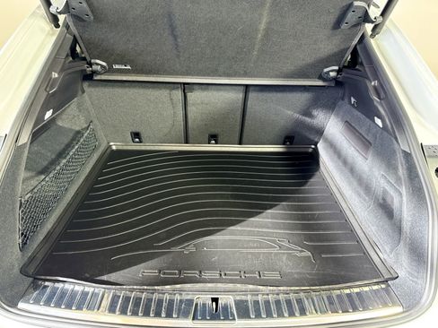 Used 2022 Porsche Cayenne Platinum Edition image 21