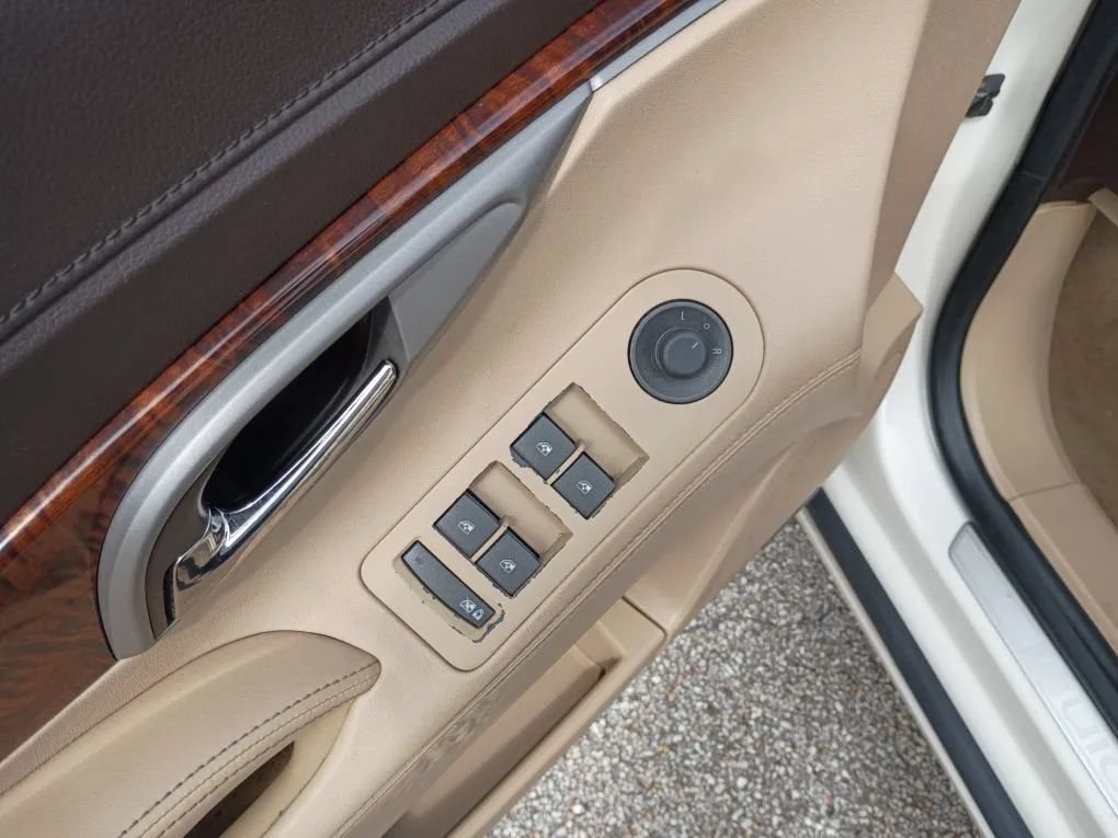 Used 2013 Buick LaCrosse Premium w/ Driver Confidence Package FWD image 9
