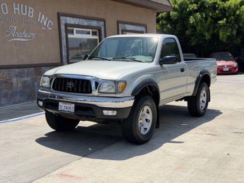 Used 2004 Toyota Tacoma PreRunner RWD image 2