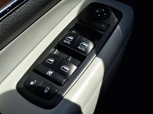 Used 2018 Jeep Grand Cherokee Limited AWD/4WD image 27