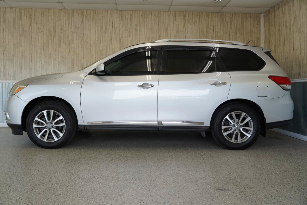 Used 2014 Nissan Pathfinder SL w/ SL Premium Package AWD/4WD image 5