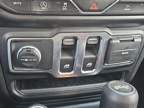 Used 2021 Jeep Wrangler Sport S image 27