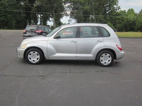 Used 2008 Chrysler PT Cruiser FWD image 1