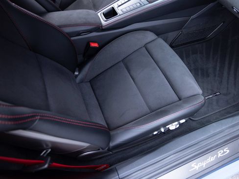 Certified 2025 Porsche 718 Boxster Spyder RS RWD image 29