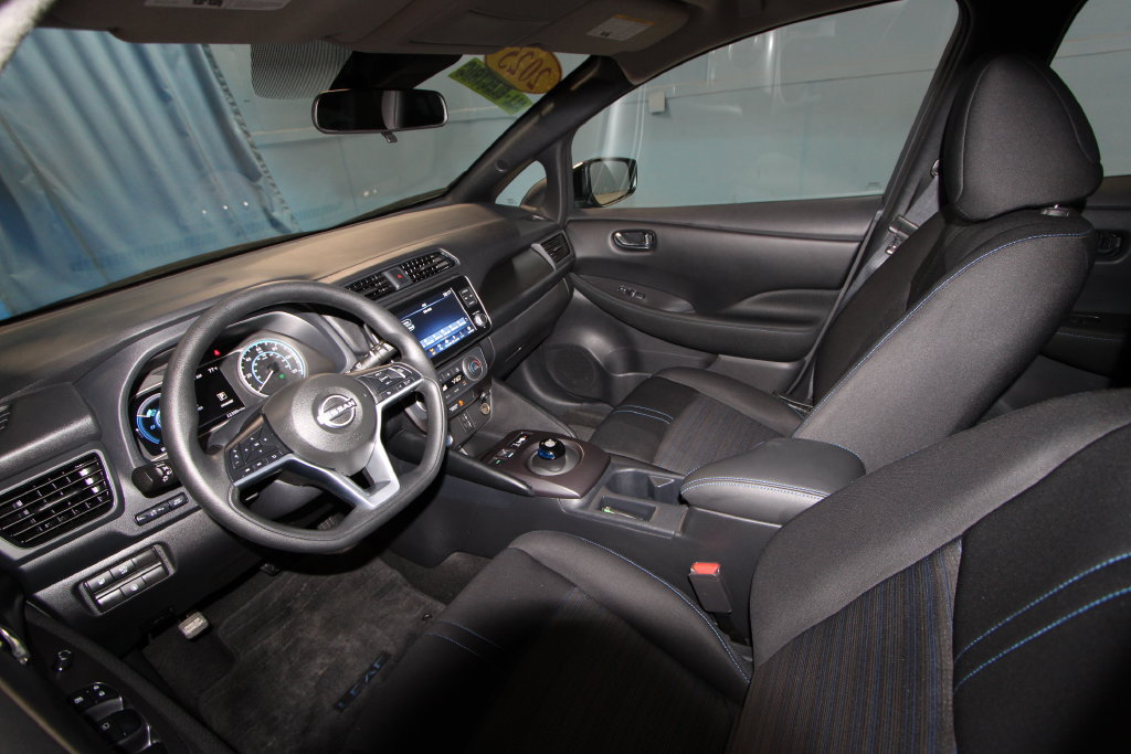 Used 2025 Nissan Leaf S FWD image 2