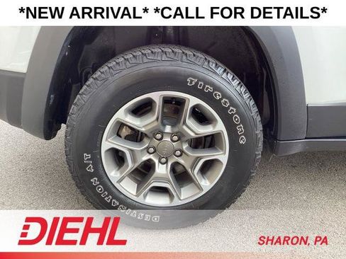 Used 2022 Jeep Cherokee Trailhawk w/ Sun, Sound & Nav Group AWD/4WD image 9