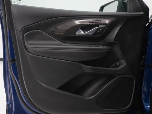 Used 2023 GMC Terrain SLT w/ Tech Package image 13