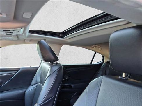 Used 2025 Lexus ES 300h w/ Premium Package FWD image 15