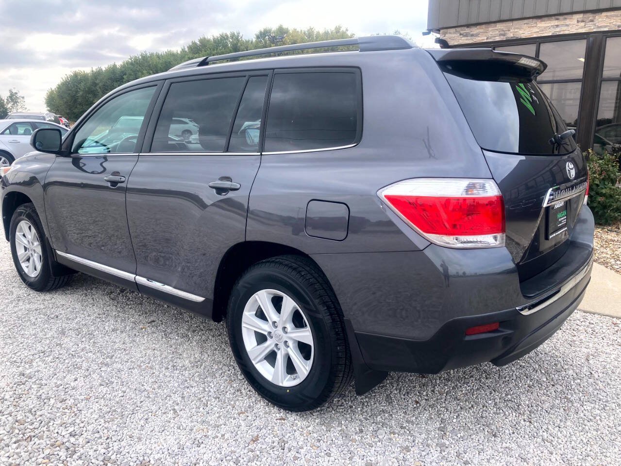 Used 2013 Toyota Highlander Plus FWD image 10