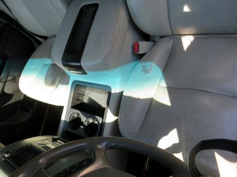 Used 2013 GMC Sierra 2500 SLT w/ SLT Convenience Package image 16