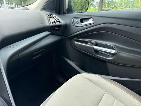 Used 2015 Ford Escape SE w/ Equipment Group 201A FWD image 17