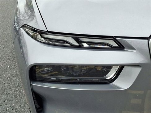 Used 2024 BMW X7 xDrive40i w/ Premium Package image 9