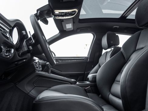 Certified 2026 Porsche Macan AWD/4WD image 21