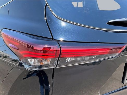 Used 2024 Toyota Highlander Limited AWD/4WD image 27