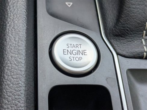 Used 2022 Volkswagen Atlas SE image 28