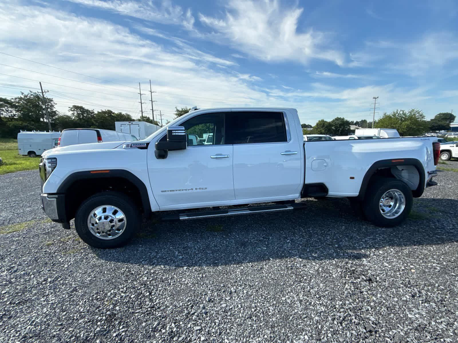 New 2026 GMC Sierra 3500 SLT w/ SLT Premium Package AWD/4WD image 3
