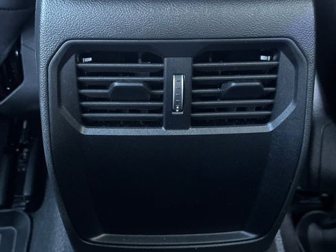 Certified 2025 BMW 230i Coupe w/ Convenience Package image 16