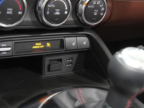 Used 2019 MAZDA MX-5 Miata RF Grand Touring image 14