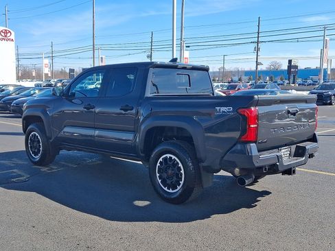 Used 2024 Toyota Tacoma TRD Off-Road w/ TRD Off Road Upgrade Package image 4
