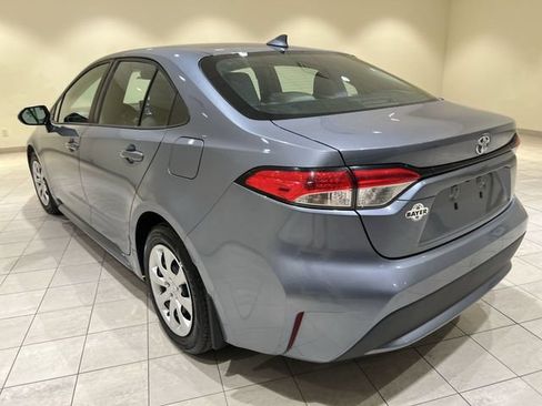 Used 2021 Toyota Corolla LE FWD image 3