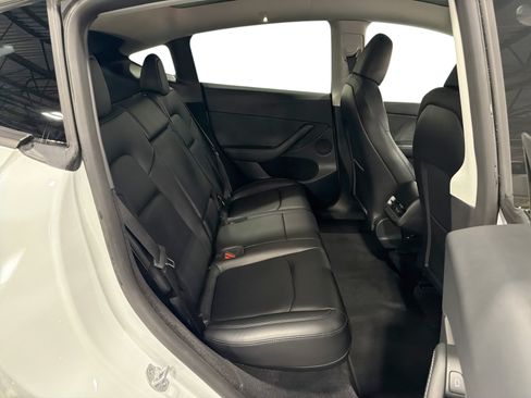 Certified 2023 Tesla Model Y Long Range AWD/4WD image 11