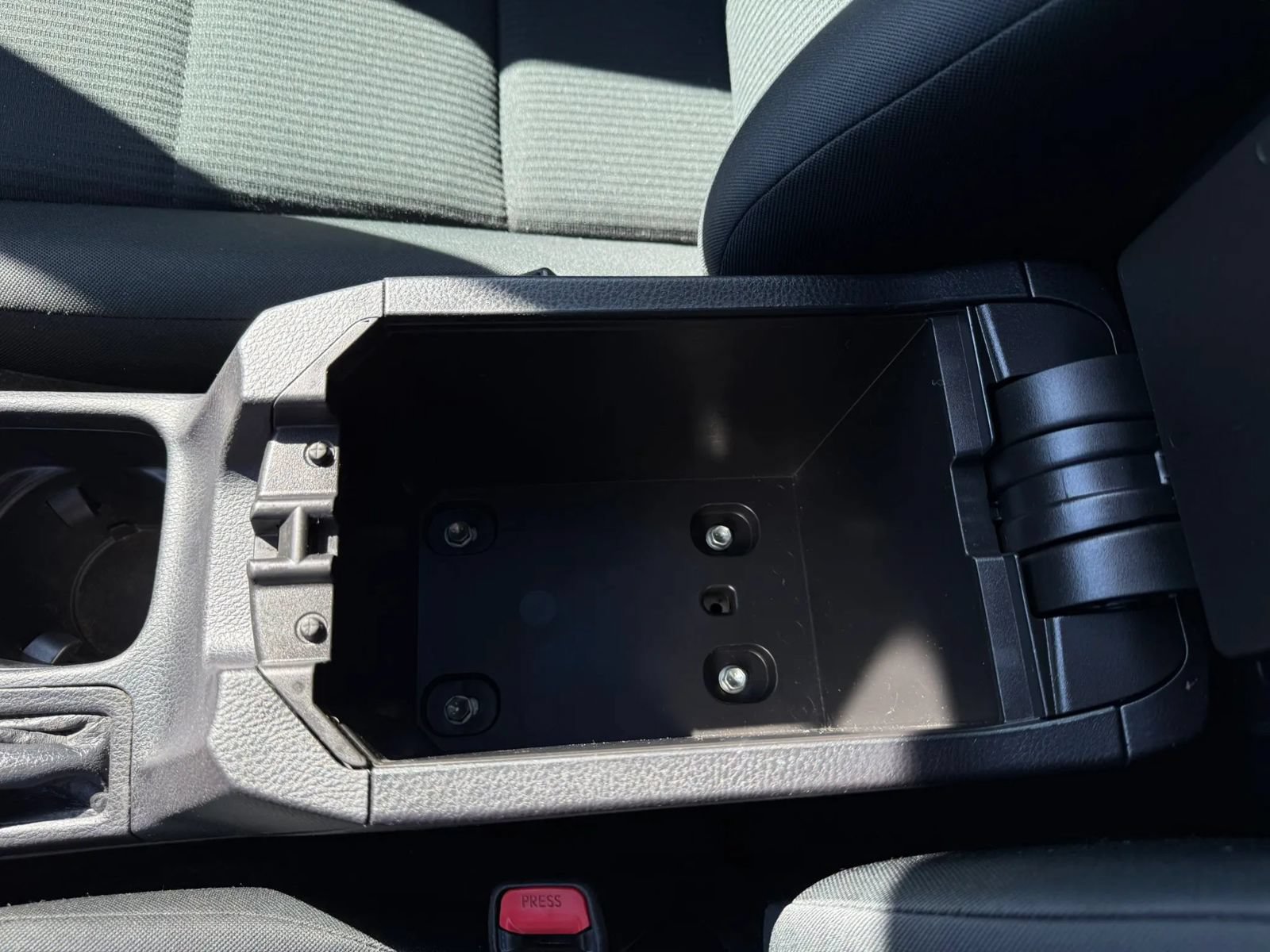 Used 2018 Toyota RAV4 XLE w/ Plus Extra Value Package FWD image 29