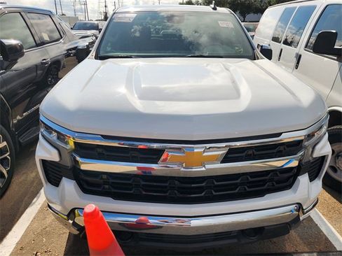 Used 2022 Chevrolet Silverado 1500 LT image 2