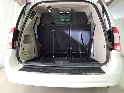 Used 2015 Chrysler Town & Country Touring w/ Driver Convenience Group image 47