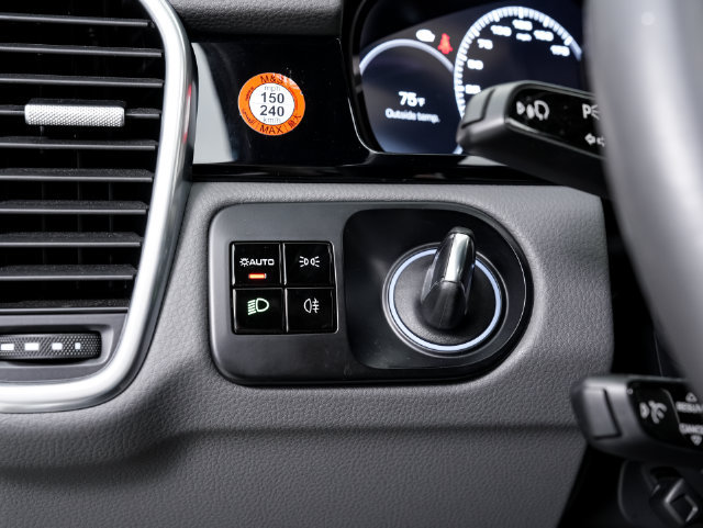Certified 2020 Porsche Cayenne AWD/4WD image 11