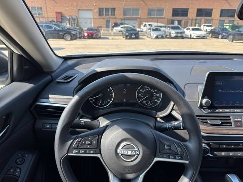 Used 2025 Nissan Altima 2.5 SV FWD image 34
