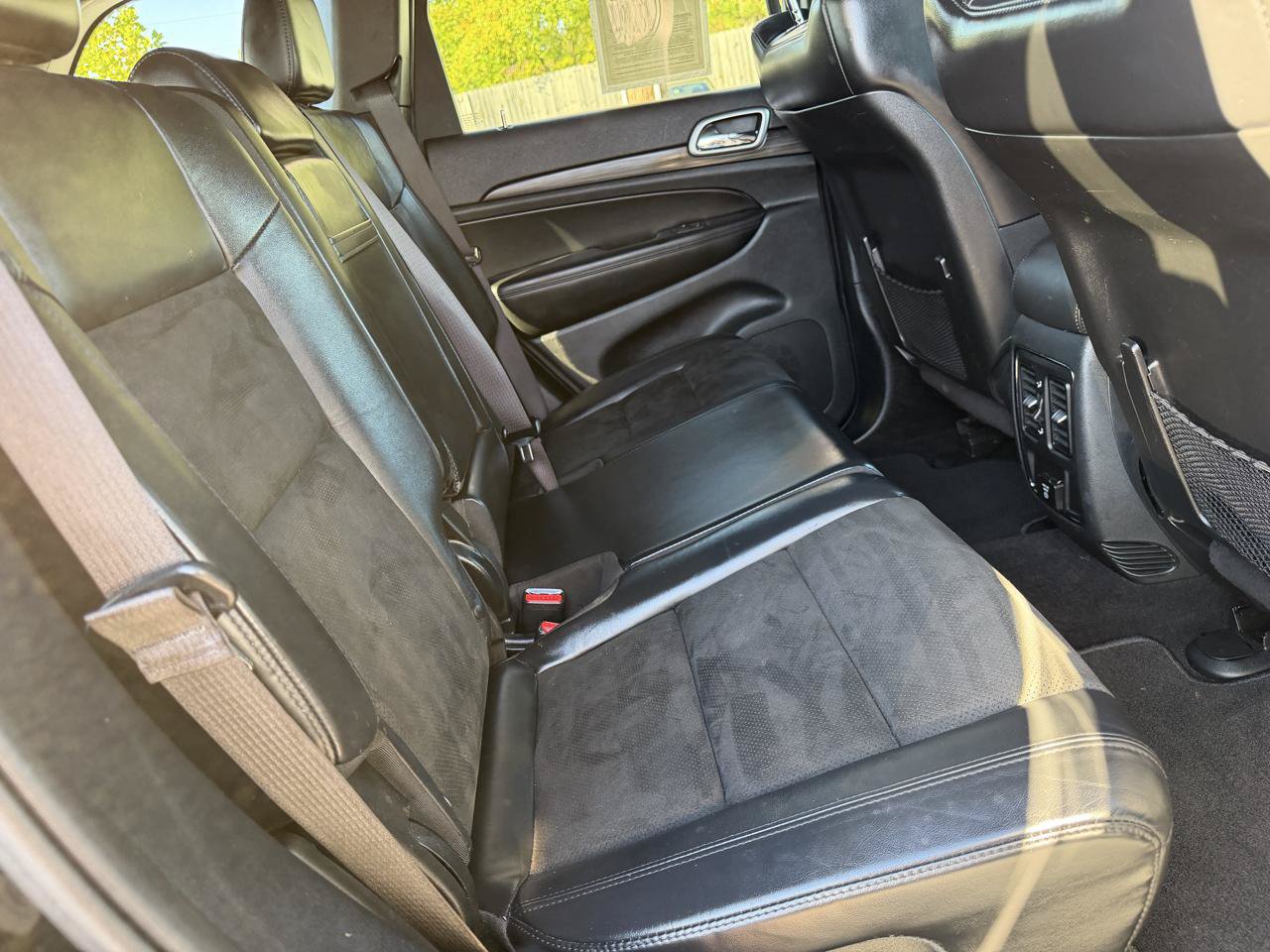 Used 2019 Jeep Grand Cherokee Altitude RWD image 11