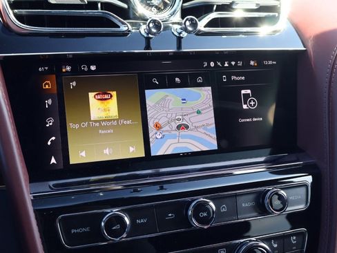 Used 2025 Bentley Bentayga image 19