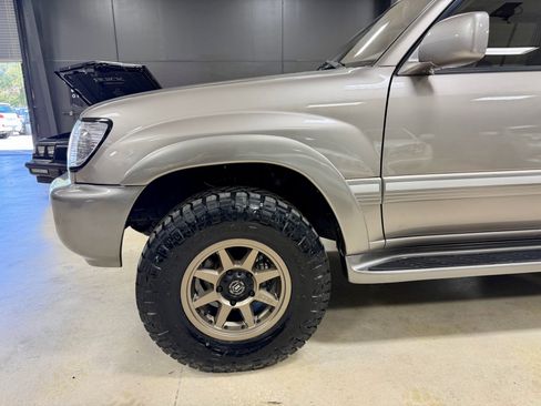 Used 2003 Toyota Land Cruiser image 15