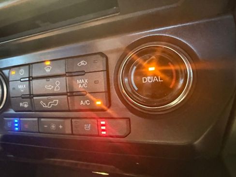 Used 2015 Ford F150 Platinum w/ Equipment Group 701A Luxury image 33