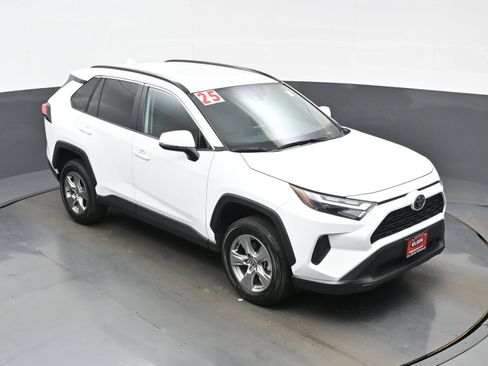 Used 2025 Toyota RAV4 XLE AWD/4WD image 34