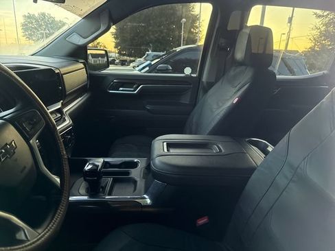 Used 2022 Chevrolet Silverado 1500 RST w/ Convenience Package II AWD/4WD image 9