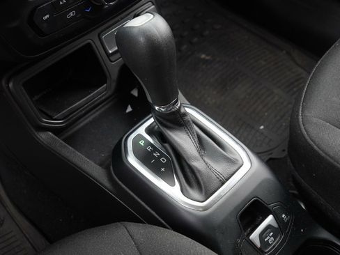 Used 2021 Jeep Renegade Latitude image 16