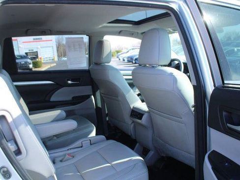 Certified 2018 Toyota Highlander XLE image 10