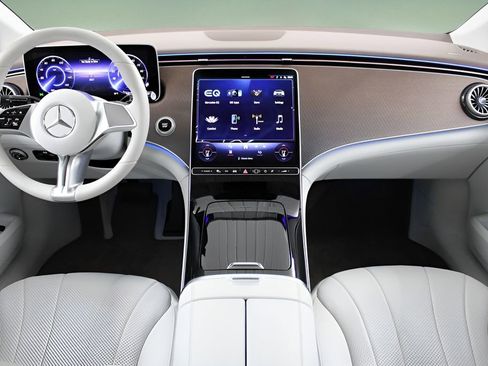 Used 2025 Mercedes-Benz EQE 350+ 4MATIC Sedan image 22