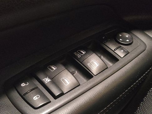 Used 2019 Jeep Grand Cherokee Laredo image 27