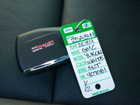 Certified 2024 GMC Yukon SLT w/ SLT Luxury Package image 36