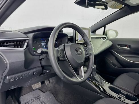 Used 2025 Toyota Corolla SE image 12