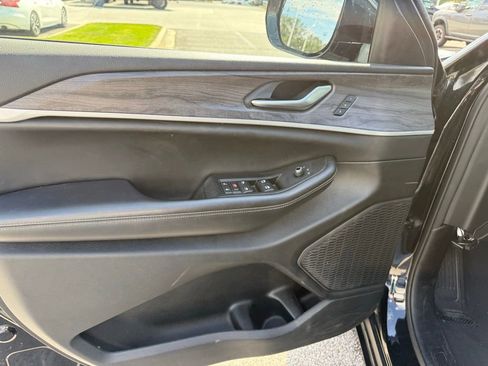 Used 2023 Jeep Grand Cherokee Limited RWD image 10