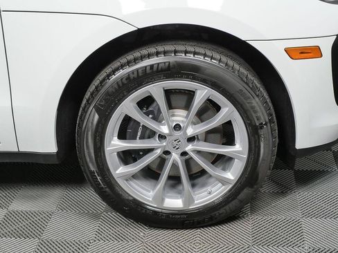 Certified 2026 Porsche Macan Turbo AWD/4WD image 38