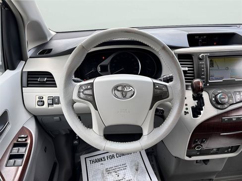 Used 2011 Toyota Sienna XLE w/ Premium Pkg FWD image 20