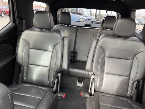 Used 2022 Chevrolet Traverse LT w/ LT Premium Package AWD/4WD image 32