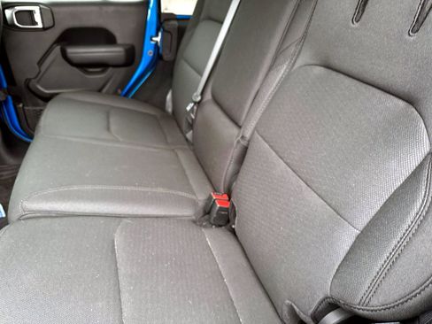 Used 2023 Jeep Wrangler Unlimited w/ Cold Weather Group image 7