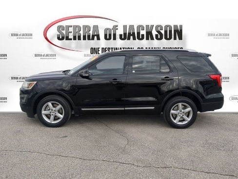 Used 2016 Ford Explorer XLT w/ Equipment Group 202A image 5